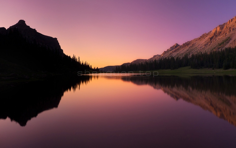 黄昏夕阳暖红的天空映射湖面通红高清风景电脑高清桌面壁纸