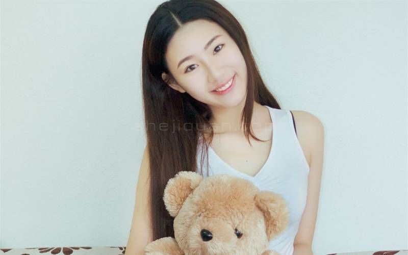 毛绒玩具熊,毛绒玩具,美女,吊带睡衣,玩具熊